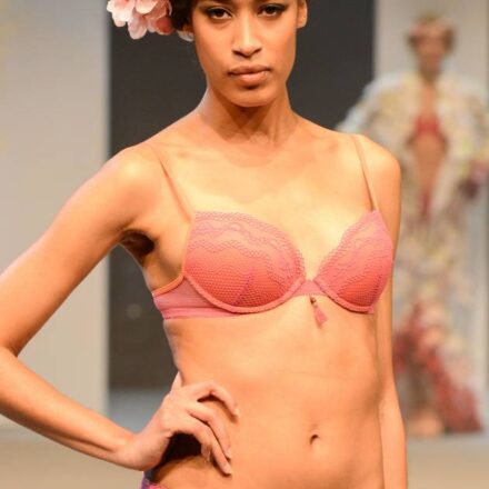 Come portare l’headband a fiori XXL?