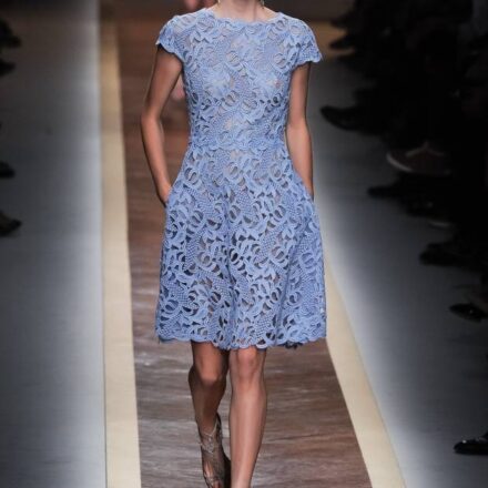 Gara di acconciature: la corona intrecciata su capelli legati o sciolti?