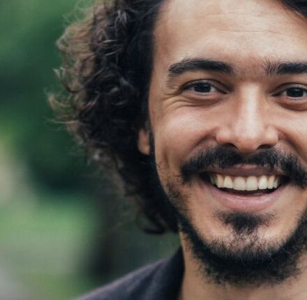 Uomo: come domare i capelli folti