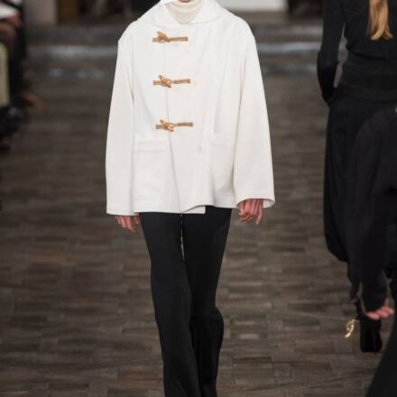 Il berretto con visiera XXL, dalle passerelle alla vita reale?