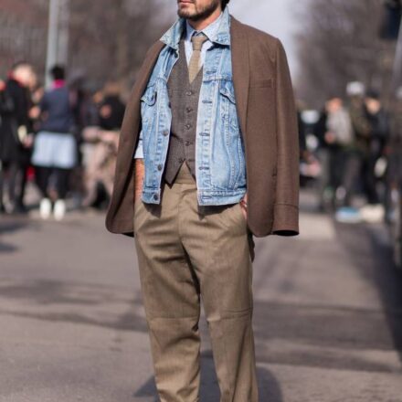 Uomo, i capelli impomatati: streetstyle