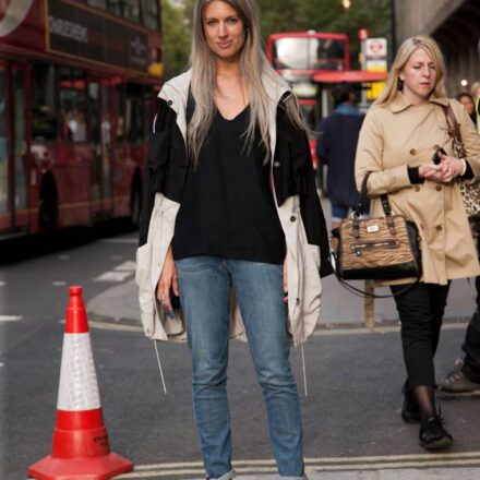 Streetstyle: i capelli grigi su lunghezze XXL