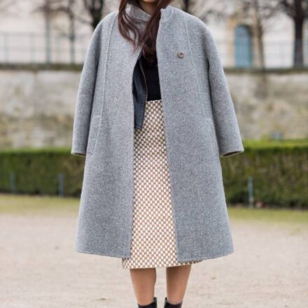 Streetstyle: focus sul finto carrè realizzato con un cappotto