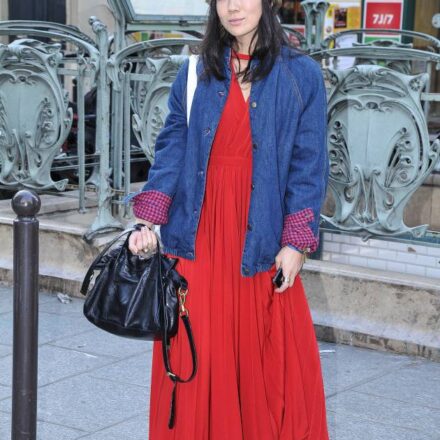 Streetstyle: il colbacco sui capelli sciolti