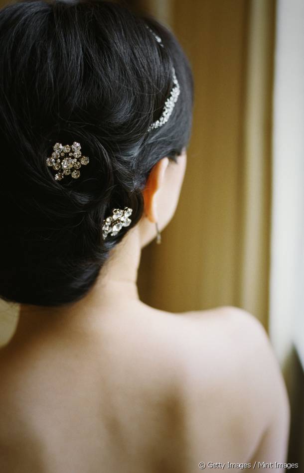 4428-una-fascia-mollette-e-chignon-eleg-article_media_block-1.jpg