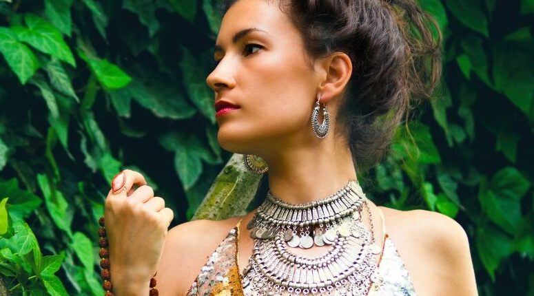 Il make-up perfetto per uno chignon bohémien
