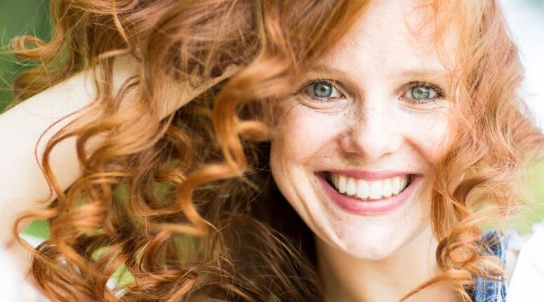 Capelli ricci: come renderli brillanti?