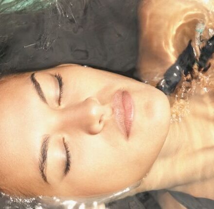 Come proteggere i capelli dal sale e dal cloro?