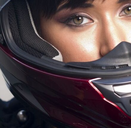 Casco e capelli: i nostri consigli