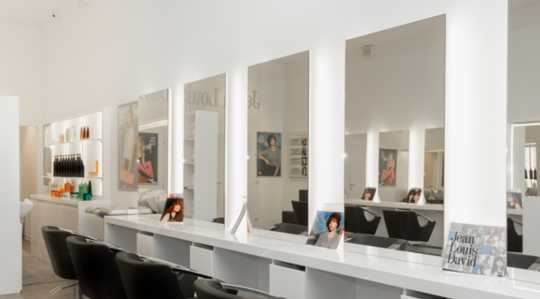 Nuovi saloni Jean Louis David. Design high tech e atmosfera unica