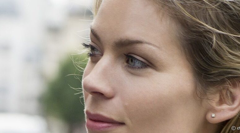Scopri tre modi di portare lo chignon basso