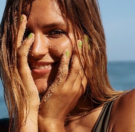 Il beauty case del mare per proteggere i capelli colorati