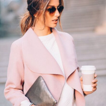 Tre look strategici per nascondere i capelli bianchi
