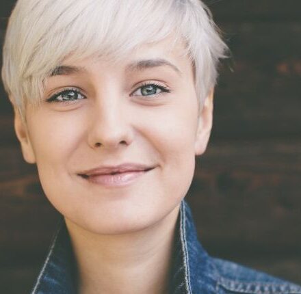 Riflessi gialli tra i capelli sale e pepe? Leggi qui, e poi eliminali al volo!