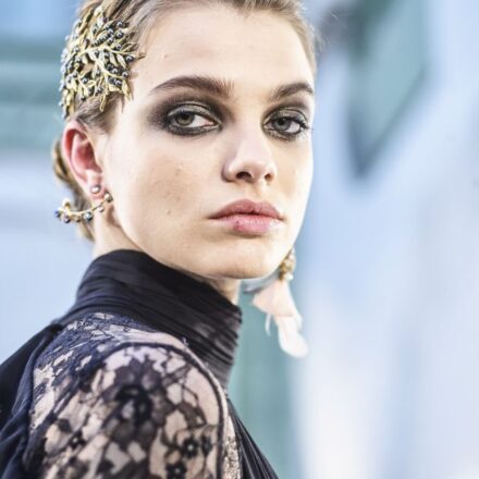 La spilla, il nuovo accessorio per i capelli