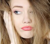 Perchè i miei capelli sono sempre arruffati?