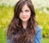 Capelli folti: qual è il colore che ti aiuta a domare il volume?