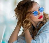 Capelli naturali o colorati: come dare luminosità al colore