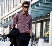 Streetstyle: le mèches su una pettinatura da uomo