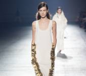 L'oro, star dei beauty look