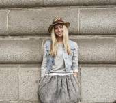 Portare il cappello con fantasia animalier: streetstyle
