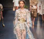 Gli accessori floreali per una sposa hippy