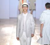 Uomo: come pettinarsi con un cappello
