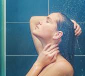 Olio, maschera, shampoo: in quale ordine?