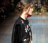 Lo chignon basso intrecciato, versione 2014