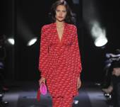 Voglio i capelli brillanti senza "effetto cartone": è possibile?