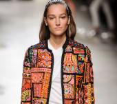 Visto alle Fashion Week: il ritorno del cerchietto a zigzag