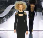 I miei capelli sono corti e ricci: come pettinarli per essere di tendenza?