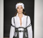 Portare il foulard sui capelli raccolti