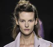 Step by step: realizza anche tu la pettinatura della sfilata di Dries Van Noten