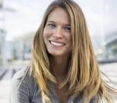 [Vero/Falso] Perdere i capelli al cambio di stagione: è normale?