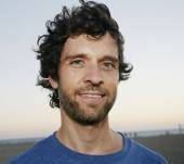 Uomo: tutte le tecniche per far crescere meglio la barba