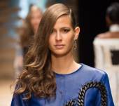 Step by step: come realizzare il side-hair della sfilata Guy Laroche