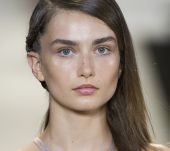 Come adottare la mini treccia africana?