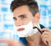 Uomo: rasatura e pelle irritata, tutte le soluzioni