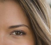 Come prolungare sui capelli i riflessi del sole