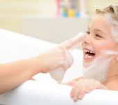 Bambini: scopri come trattare al meglio i loro capelli