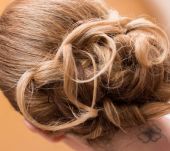 Come riuscire a creare uno chignon destrutturato?