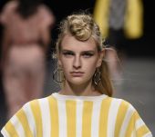 Il nuovo chignon si chiama "front bun"