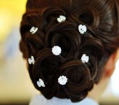 Un pieno di strass sui tuoi capelli