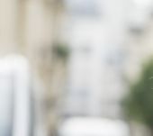 Scopri tre modi di portare lo chignon basso
