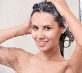 Il sapone nero sui capelli: è una buona idea