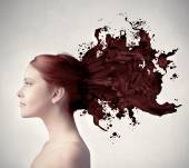 Tingere i capelli a casa: ecco gli errori da non commettere