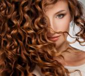 I prodotti di styling per avere capelli brillanti