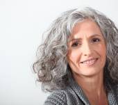 Prendersi cura dei capelli bianchi