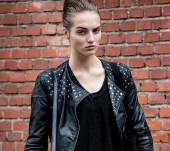 Streetstyle: Lo chignon a banana wet look